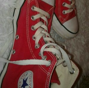 red high-top converse